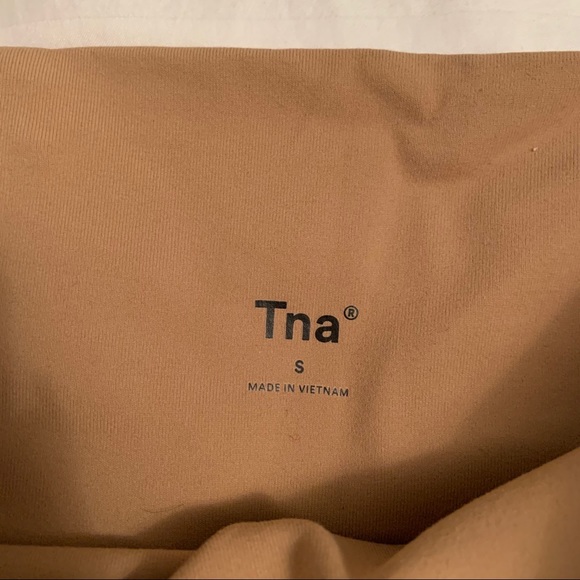 Aritzia TNA ATMOSPHERE SHORT - Picture 2 of 2